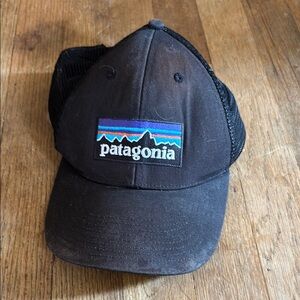 Patagonia p-6 logo trucker hat